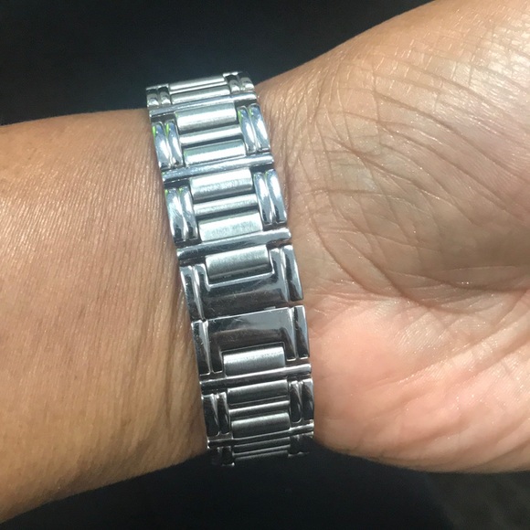 GUC Anne Klein AK Diamond Silver Analog Watch - Picture 3 of 8